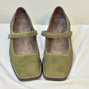 Aerosoles - Mary Jane Olive Suede cream stitching square toe kitten heel.